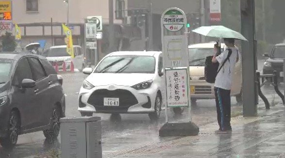 【大雨情報】長野・松本市街地で局地的に大雨…市内の道路では一時「冠水」安曇野市穂高では午後5時半までの1時間雨量が55.5ミリ　|　SBC NEWS | 長野のニュース | SBC信越放送