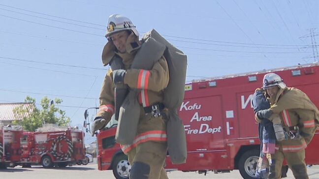 「汗をかきやすい体質に身体を変える」総重量約20kgの装備で訓練　消防署が暑さに体を慣れさせる暑熱順化|TBS NEWS DIG