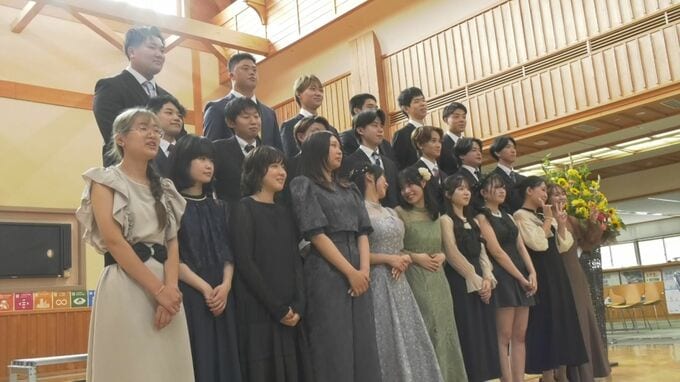 全員が“幼馴染”…山あいの町で「二十歳を祝う会」　若者たちの夢は…「人を助けられる消防士」「有名な声優になって故郷を観光地に」　記念品には、秋篠宮家の次女・佳子さま着用のアクセサリーで有名になった工房の“コースター”|TBS NEWS DIG