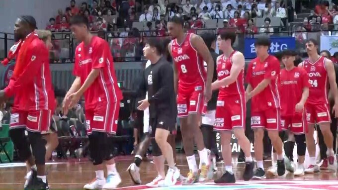 チケット完売の本拠地で熱戦…　広島ドラゴンフライズ　朝山ヘッドコーチ 初勝利狙うも… “鬼門の第４クォーター” に　|　RCC NEWS | 広島ニュース | RCC中国放送