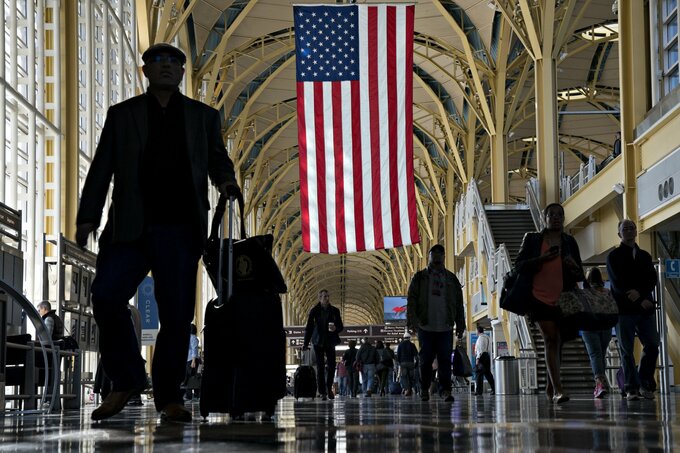 トランプ氏、H-1Bビザの大幅な見直しへ－申請に10万ドルの手数料
