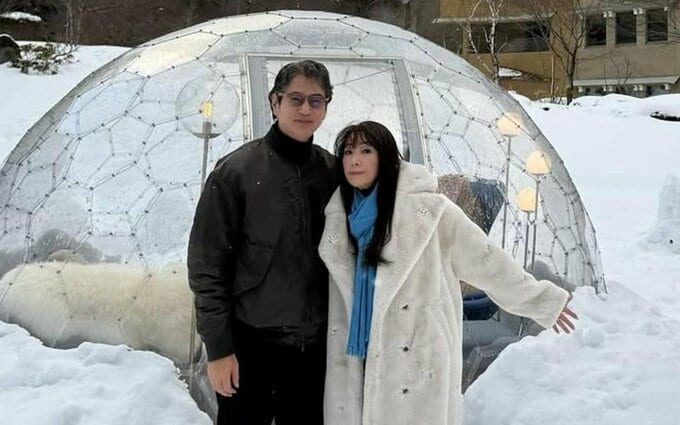 【 浅野ゆう子 】　夫と温泉旅行　「谷川岳や雪を見ながら露天風呂〜」　群馬・谷川温泉へ　「眺望も自然環境もお風呂もお食事も…何もかもが素晴らしいお宿です」|TBS NEWS DIG