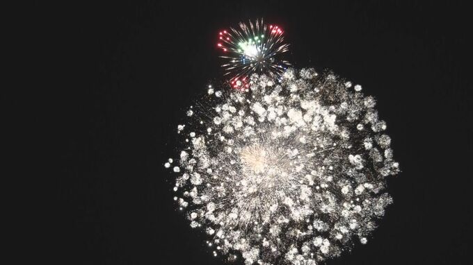 1万発の花火が沖縄の真夏の夜空彩る　海洋博公園　|　沖縄のニュース｜RBC 琉球放送