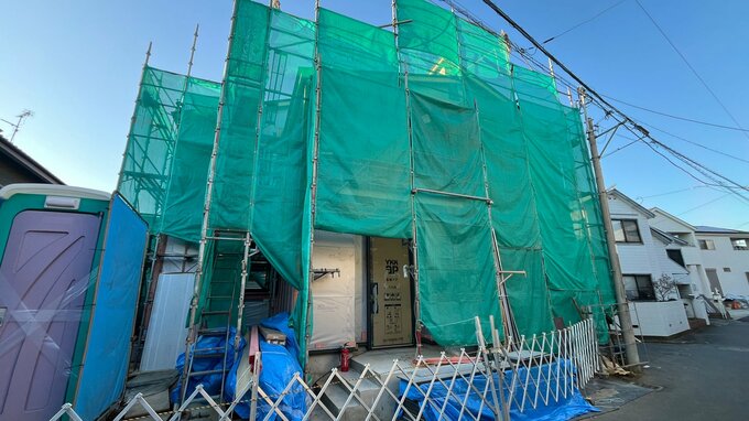 「部屋にはガスの臭いが…」建築現場内の建物で作業員とみられる男性2人死亡　1階には発動発電機も　千葉・船橋市|TBS NEWS DIG