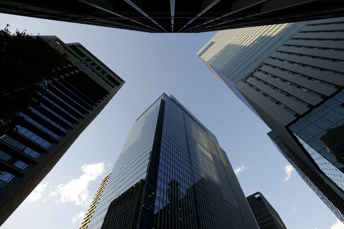 債券先物は伸び悩み、５年債入札は無難－日銀審議委員の講演に注目