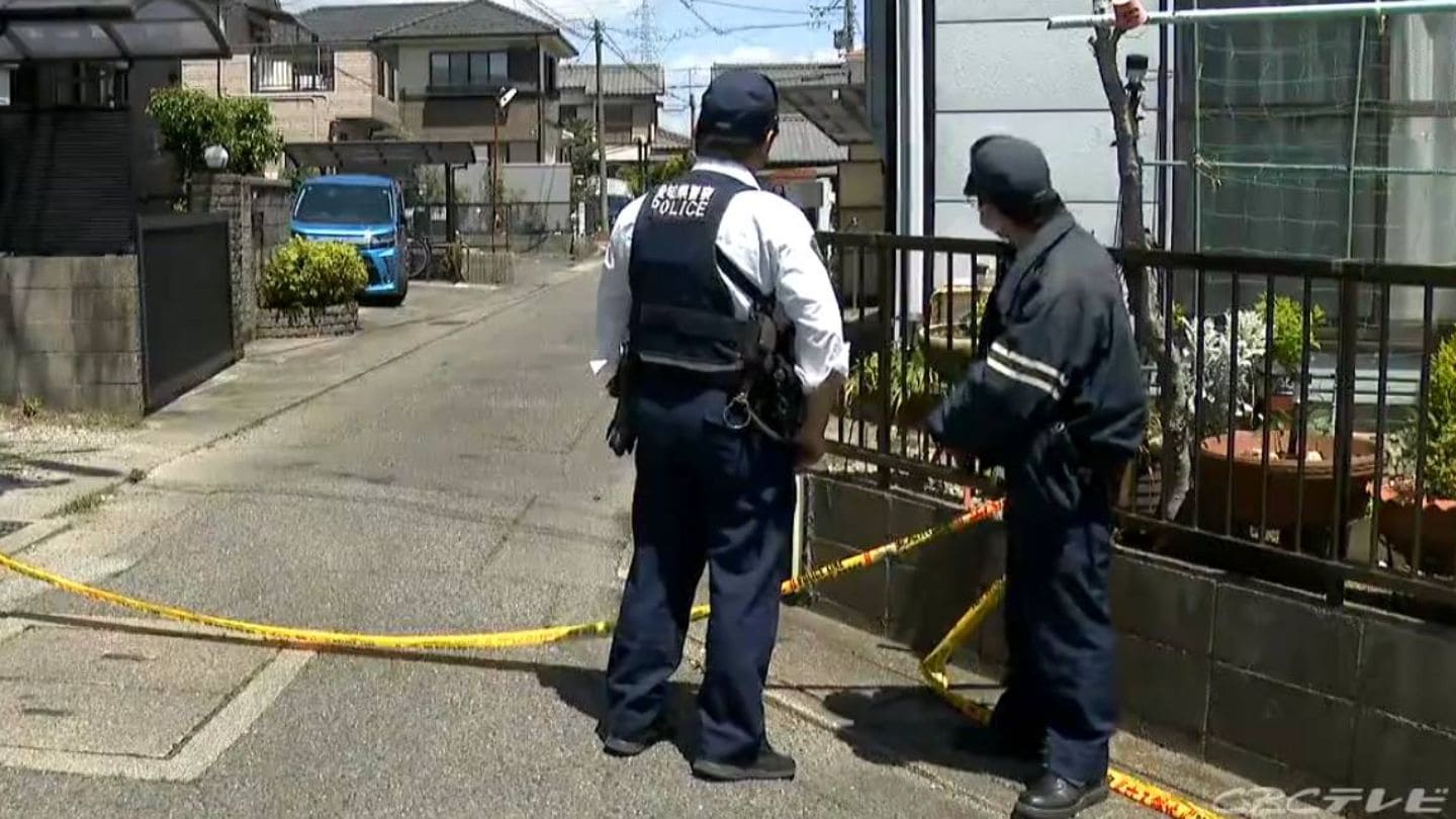 ｢人が刺されて倒れている｣と110番通報　腹部に包丁が刺さっていた男性（76）を病院へ搬送　愛知・津島市