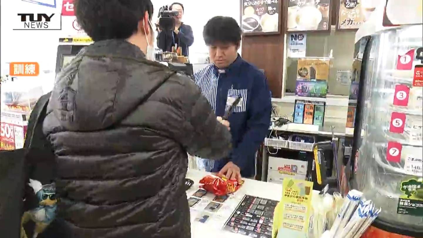 住み込み強盗にはご用心！ 우렁강도 まとめ売り 犯人は〇〇〇〇」相次ぐコンビニ強盗…コンビニ4社の店員と警察が合同