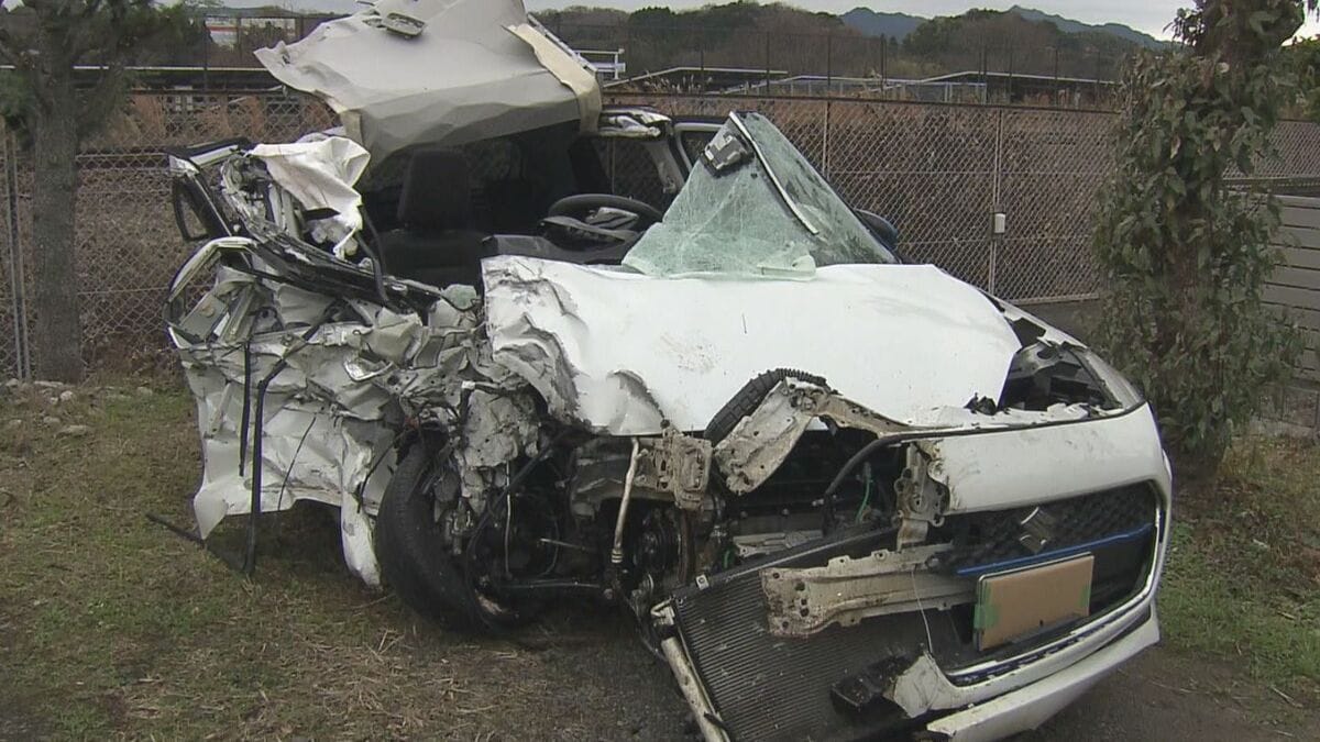 大型トレーラーと正面衝突 乗用車を運転していた33歳男性が全身を強く打って死亡 乗用車が車線はみ出したか