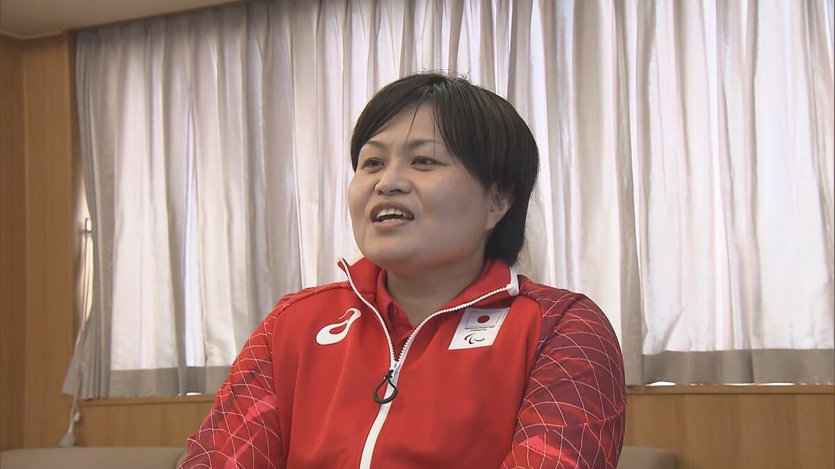 アジアパラ大会出場へ　パワーリフティング日本代表・坂元智香が活躍誓う　地元の日出町役場を表敬訪問