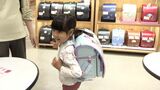 少子化が進むなか…ランドセル売り上げが3倍!? 早くも商戦スタート「アドバイザー資格」で商品選びサポート 浜松の百貨店　|　静岡のニュース | SBSNEWS | 静岡放送