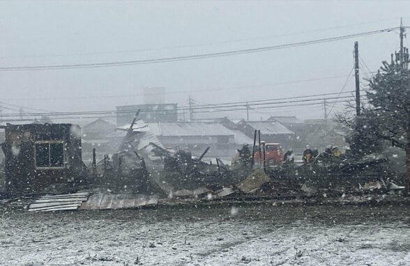 【早朝火事 続報】住宅全焼か…1人と連絡とれず　約1時間半後に消し止められる　富山・小矢部市　|　富山のニュース｜天気・防災｜チューリップテレビ