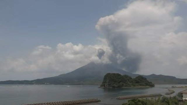 桜島で噴火　噴煙１７００ｍ【きょう26日・あす27日の降灰予報】鹿児島・宮崎|TBS NEWS DIG