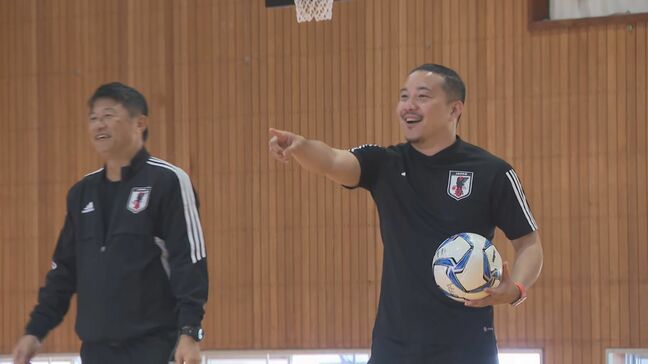 サッカー元日本代表 武田修宏さん 安田理大さんが被災地の高校生と交流「苦しい時こそ仲間を大事に」|TBS NEWS DIG