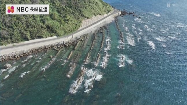 干潮のときに姿を現す“波状岩”　長崎市伊王島の「畔の岩這」【長崎ばーどアイ】|TBS NEWS DIG