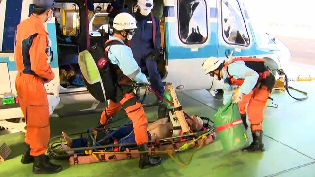 十管のヘリで医師が応急処置「洋上救急」の手順を確認 鹿児島航空基地で訓練|TBS NEWS DIG