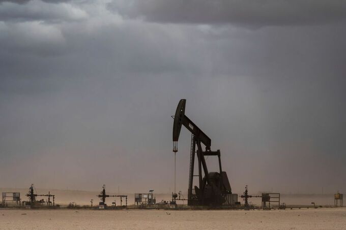 米原油先物、年末60ドルどまりの見方が優勢－シェール業界調査