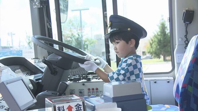 子どもが職業体験「楽しくて少し大変」　バス運転手・看護師・アナウンサーなどに挑戦　青森県青森市|TBS NEWS DIG