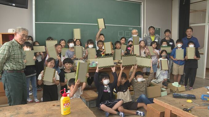 「家には畳がないのですごく楽しい」小学生がミニ畳づくりに挑戦　山口県宇部市|TBS NEWS DIG
