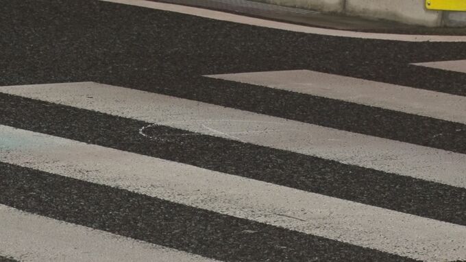 交差点の横断歩道を渡る高齢女性（80）が軽乗用車にはねられ死亡　事故当時、横断歩道側の信号は赤だったか　|　沖縄のニュース｜RBC 琉球放送