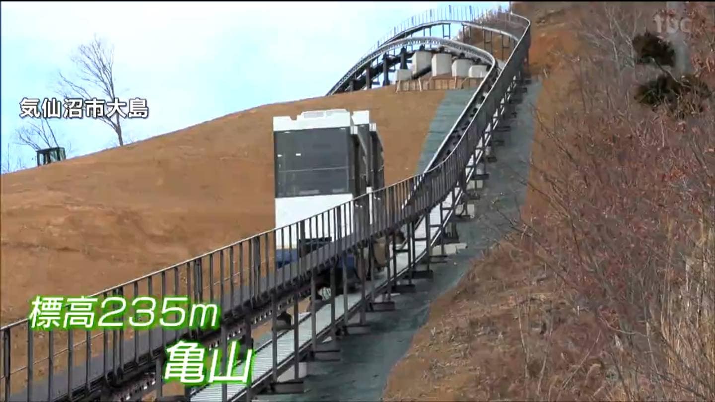 ハード面での「最後の復興事業」大島・亀山へ上る 