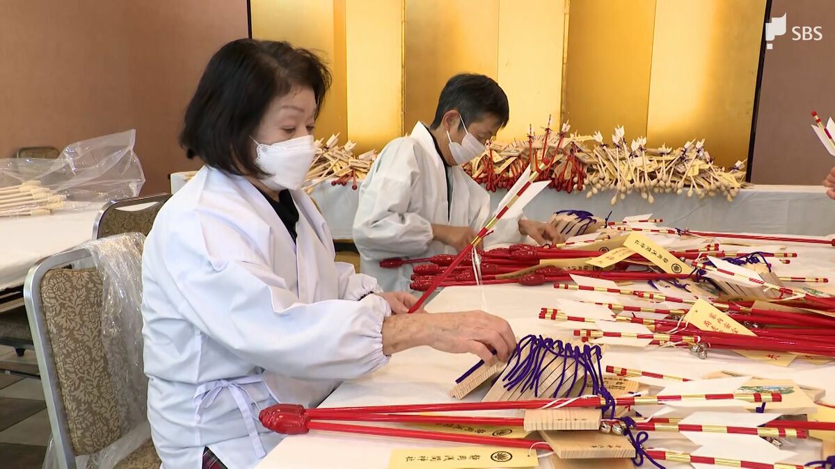 新年の縁起物「破魔矢（福矢）」づくり 「元気に、幸せに」と願い込め
