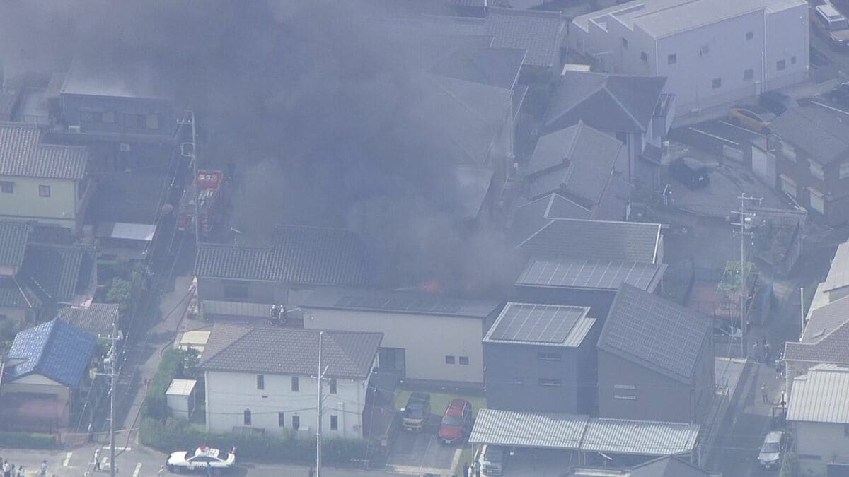 「１階の窓から火が出ている」と通報 住宅火災で焼け跡から1人の遺体　愛知・岡崎市