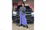 堀ちえみさん 愛車の前でポーズ 「脚に負担がかかりにくいものを選んでいます」 靴へのこだわり明かす|TBS NEWS DIG