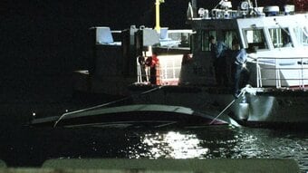 横浜港で小型船が転覆　船長と乗員の男女4人けが　命に別状なし　山下埠頭先の堤防に衝突し転覆か　海上保安庁|TBS NEWS DIG