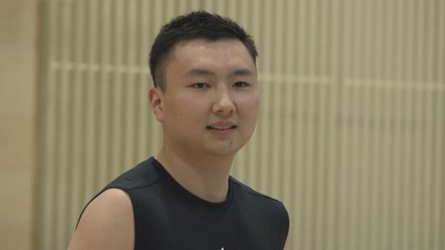 バスケ日本代表・富永啓生選手が高校生を激励　代名詞のスリーポイントシュートも披露|TBS NEWS DIG