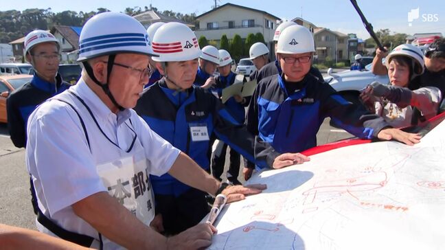 「少しでも皆さんが助かれば」台風15号で突風被害を受けた牧之原市で災害ボランティアが活動 鈴木康友知事は被災現場を視察＝静岡・牧之原市|TBS NEWS DIG