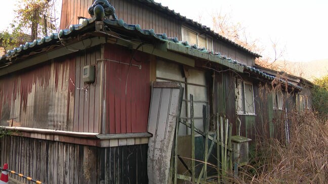 空き家を強制撤去　目の前が通学路、倒壊のおそれ　撤去費用385万円は市が負担　佐賀県伊万里市|TBS NEWS DIG