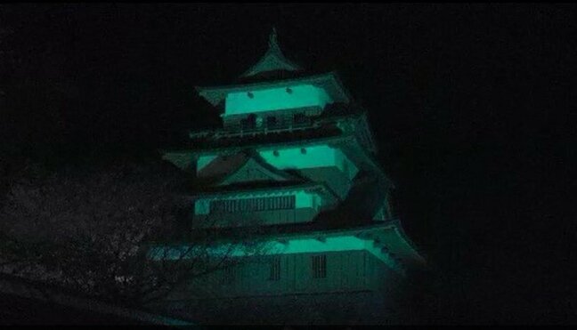 自閉症への理解を深めて…長野・諏訪市の高島城がライトアップ「世界自閉症啓発デー」に合わせて…天守がブルーに彩られ|TBS NEWS DIG