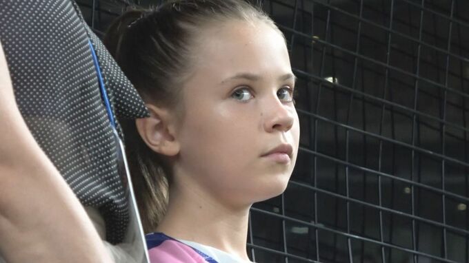 ウクライナから避難してきた11歳の少女が始球式に挑戦「忘れてほしくない」初めて付けたグローブで猛特訓の結果は？　|　名古屋・愛知・岐阜・三重のニュース【CBC news】 | CBC web