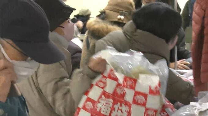 百貨店で新春の初売り・福袋を求めて客が列　備中神楽も披露|TBS NEWS DIG