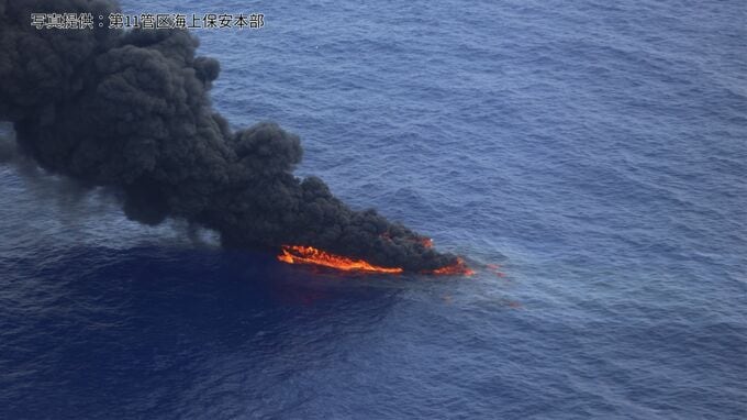 激しい黒煙…沖縄本島南東沖で漁船が炎上し沈没 69歳の機関長が行方不明 他の乗船者7人は救助　|　沖縄のニュース｜RBC 琉球放送