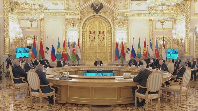 プーチン大統領の目の前で口論　係争地めぐりアルメニア・アゼルバイジャン首脳|TBS NEWS DIG