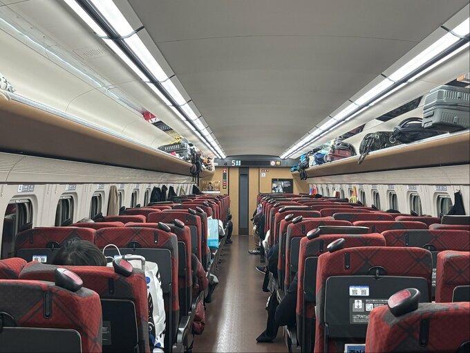 北陸新幹線 緊急停車中に乗客が車両の外へ　上越妙高－富山間で2時間半運転見合わせ　上下12本約6000人に影響【25日午後9時50分更新】　|　富山のニュース｜天気・防災｜チューリップテレビ