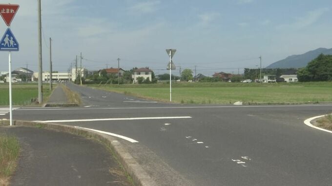 信号機のない交差点で…出合い頭に車が衝突　搬送時は会話できていたが…搬送先の病院で高齢男性が死亡　一時停止標識はどちらにあった？|TBS NEWS DIG