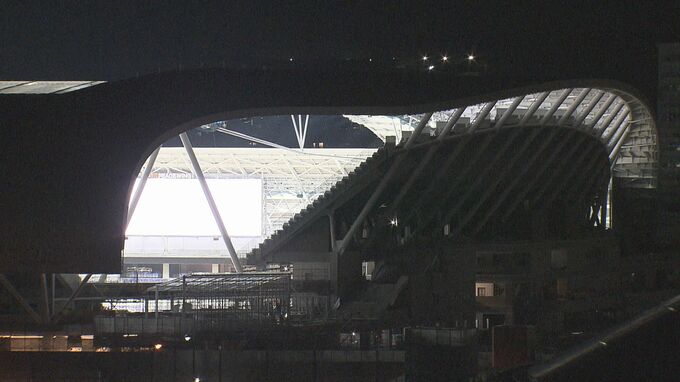 新サッカースタジアム完成にまた一歩 　国内最大規模「大型メインビジョン」の試験点灯　白・赤・緑・青の４色を点灯　映像などのコンテンツは今後 実施予定|TBS NEWS DIG