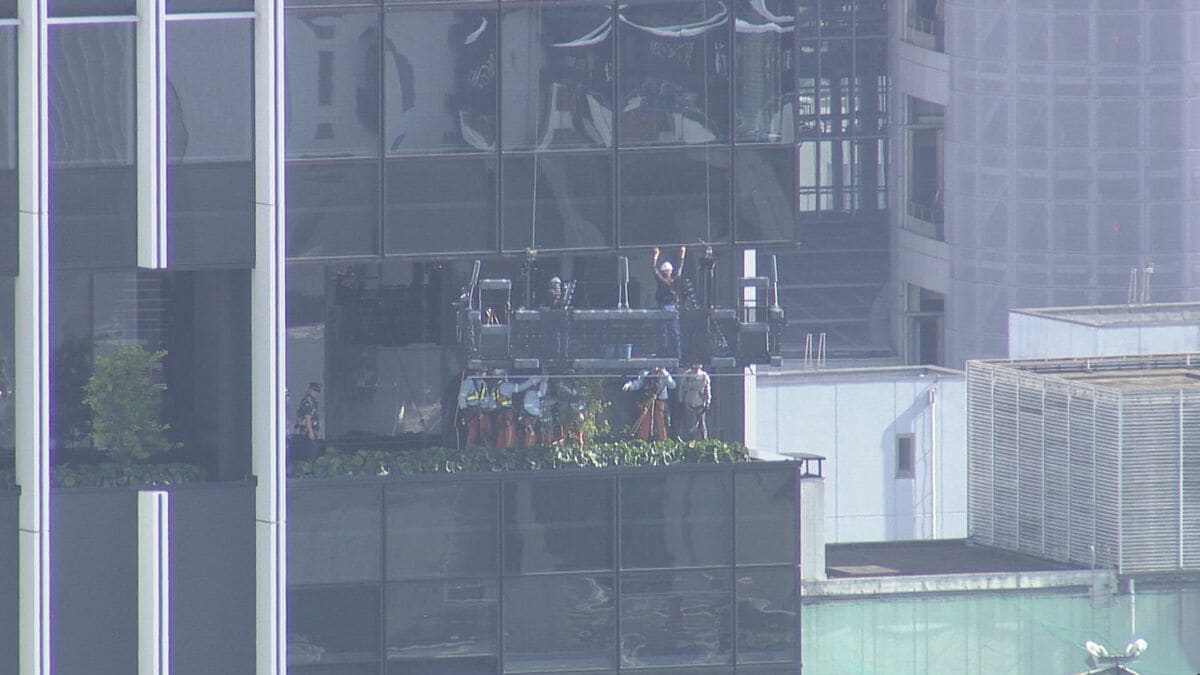 【速報】名古屋･栄の｢ザ･ランドマーク名古屋栄｣ 作業員2人がゴンドラに一時取り残される 一部道路で通行止めも