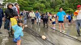 大漁のモイカやタイに大興奮! 大分・臼杵市の海岸で子どもたちが地引き網体験 | 大分のニュース|OBS NEWS|大分放送