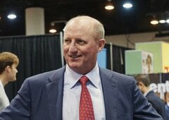 バークシャーのアベルCEO、就任初年度に19％の給与増額へ| TBS CROSS DIG with Bloomberg