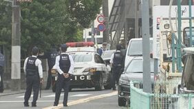 【速報】路上で男性をハンマーのようなもので殴り 駆け付けた警察官6人に催涙スプレー噴射か　男は自宅に立てこもり　計7人けが　東京・福生市|TBS NEWS DIG
