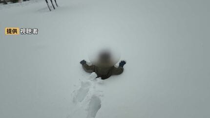 雪の積もった広場を歩いていたら…穴が空いて子どもが転落 この穴の正体 雪の積もった広場を歩いていたら…穴が空いて子どもが転落 この穴の正体