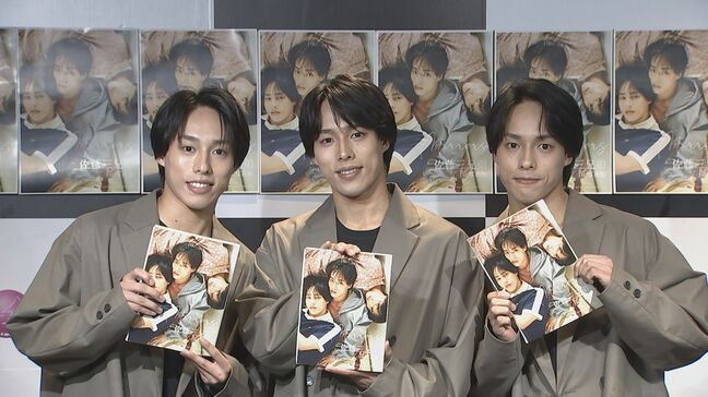 【三つ子パフォーマー・佐藤三兄弟】念願の1st写真集「Mirrors」発売に喜び 双子芸人に教わった「幽体離脱」芸も披露|TBS NEWS DIG