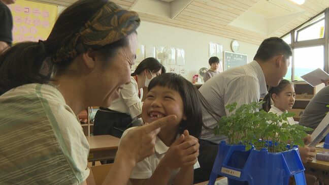 児童が地域の人と授業で交流“トマト観察し文章に”学校舞台の地域づくり 山口・長門|TBS NEWS DIG