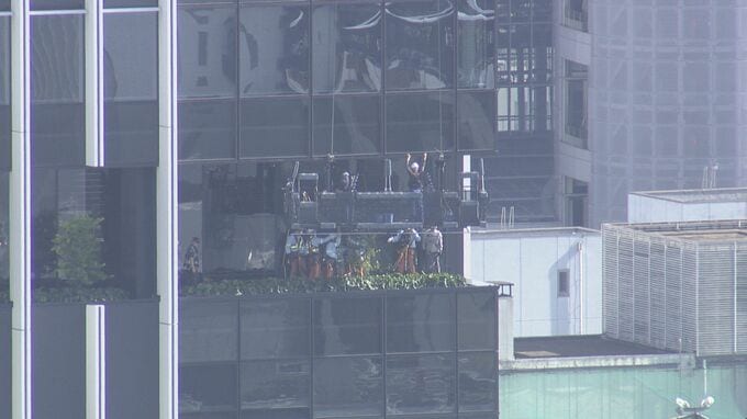 【速報】名古屋の高層ビル｢ザ･ランドマーク名古屋栄｣ 作業員2人がゴンドラに一時取り残される  一部道路で通行止め 高さ約211ｍ 栄エリアで最も高いビル|TBS NEWS DIG