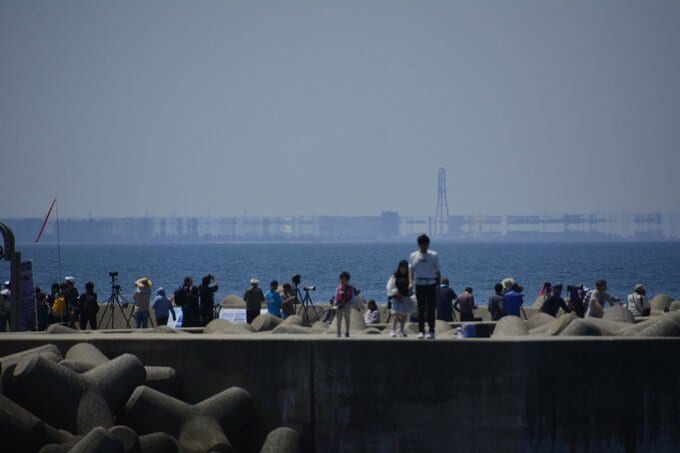 富山湾の春型しんきろう　８年ぶりのＡランク　新湊大橋が反転　建物に非常に明瞭な伸びも　富山・魚津市　|　富山のニュース｜天気・防災｜チューリップテレビ