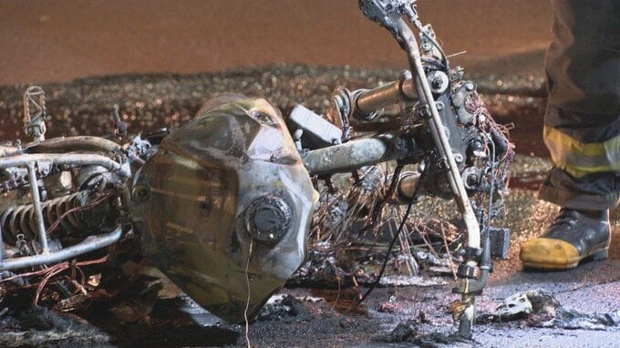 乗用車と衝突したバイク炎上　バイクの38歳男性が骨盤骨折などの重傷　現場は信号のない交差点で乗用車側に一時停止の標識|TBS NEWS DIG