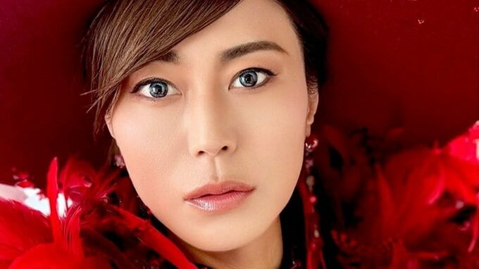 【 氷川きよし 】「暑いです」全身真っ赤な “熱い” 衣装で暑中お見舞い「お身体に気をつけて」【 KIINA. 】|TBS NEWS DIG